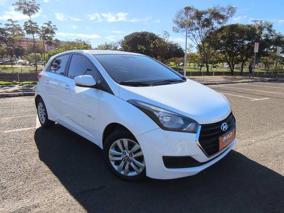 HYUNDAI HB20 1.6 COMFORT PLUS 16V FLEX 4P MANUAL HYUNDAI HB20 1.6 COMFORT PLUS 16V FLEX 4P MANUAL